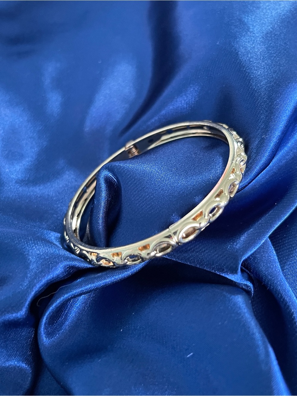 Classic Gold-Tone Women's Hinged Bangle Bracelet